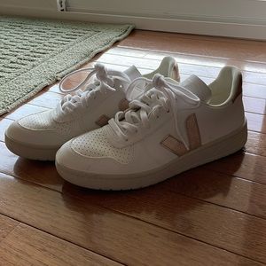 Veja V-10 Sneakers Gold Sneakers